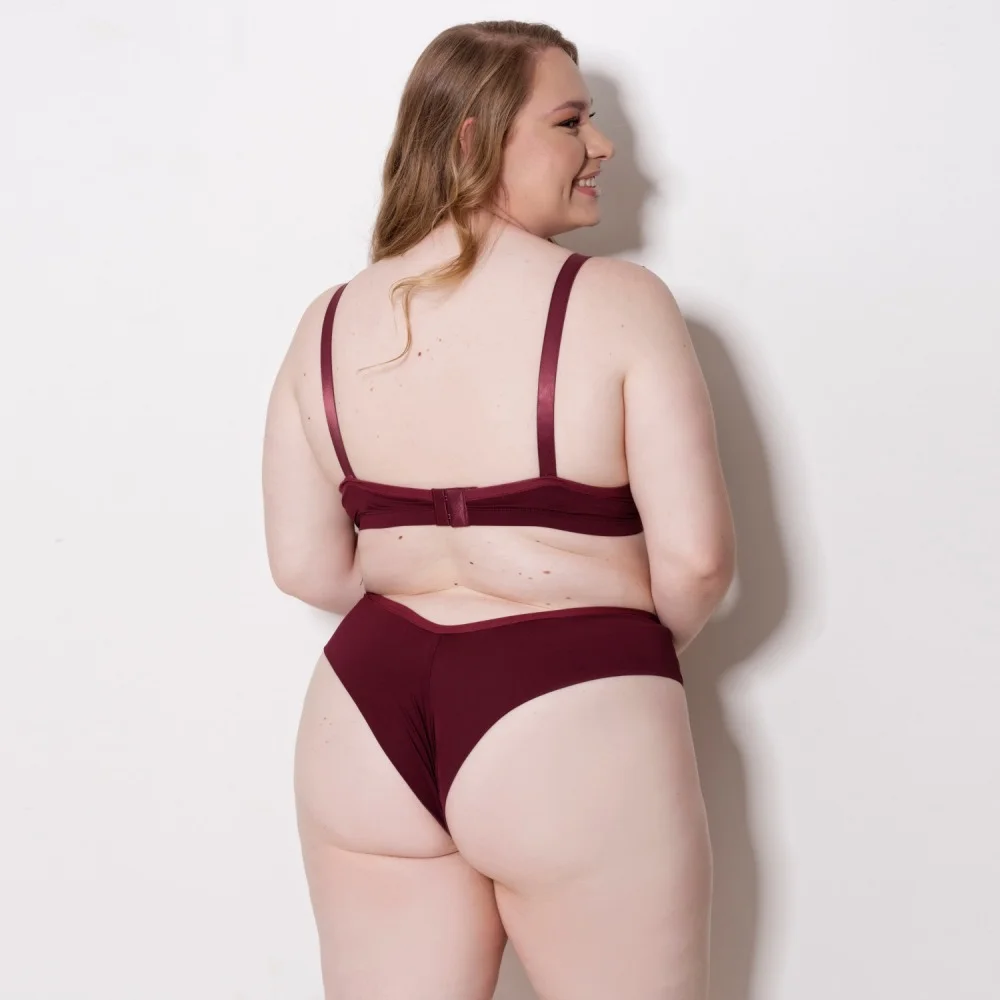 Conjunto Plus Size com Bojo Drapeado e Fio